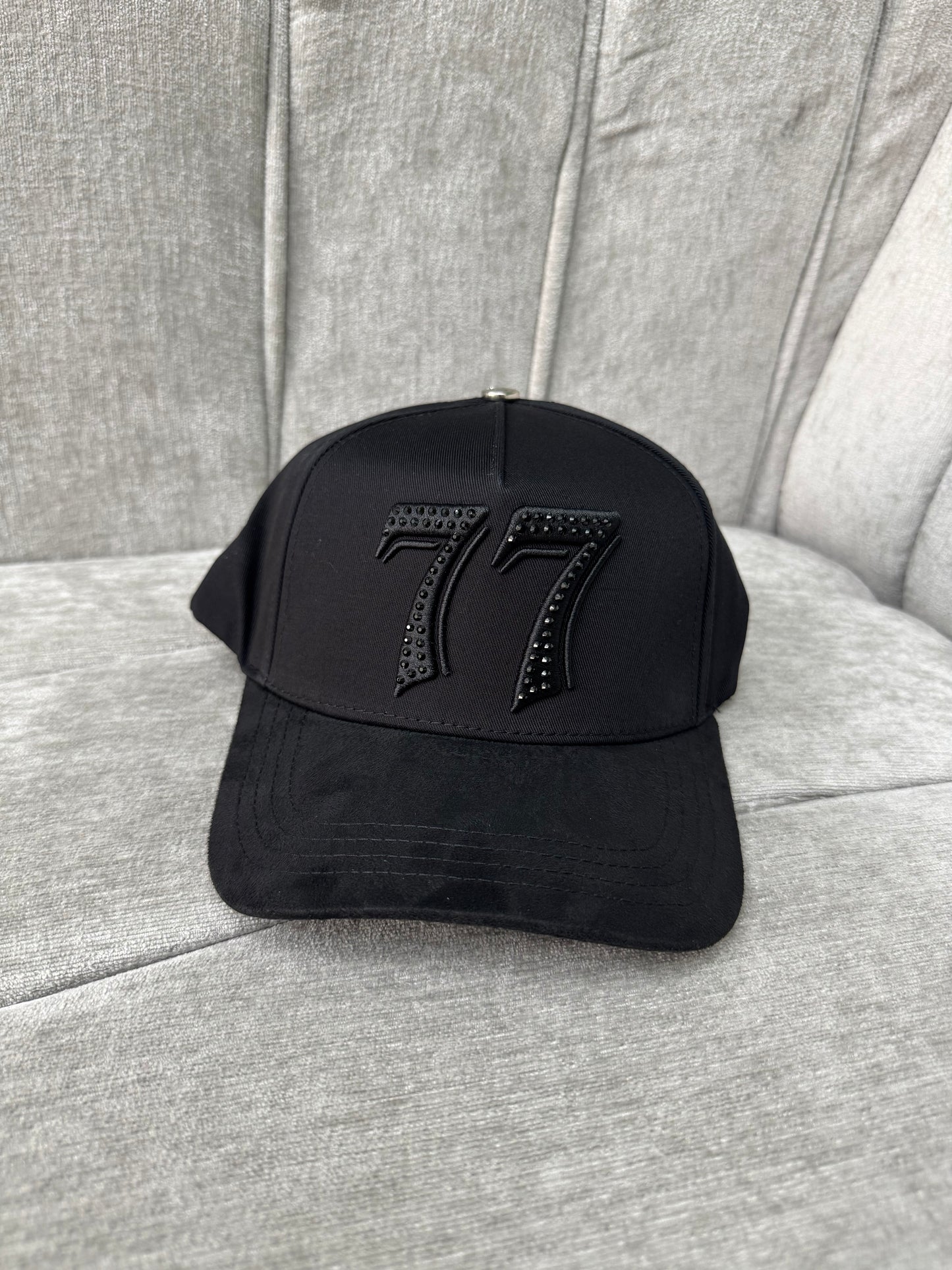 77 full black Barbas Hats