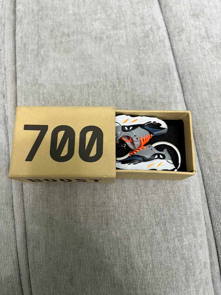 Mini Llavero (Yeezy 700)