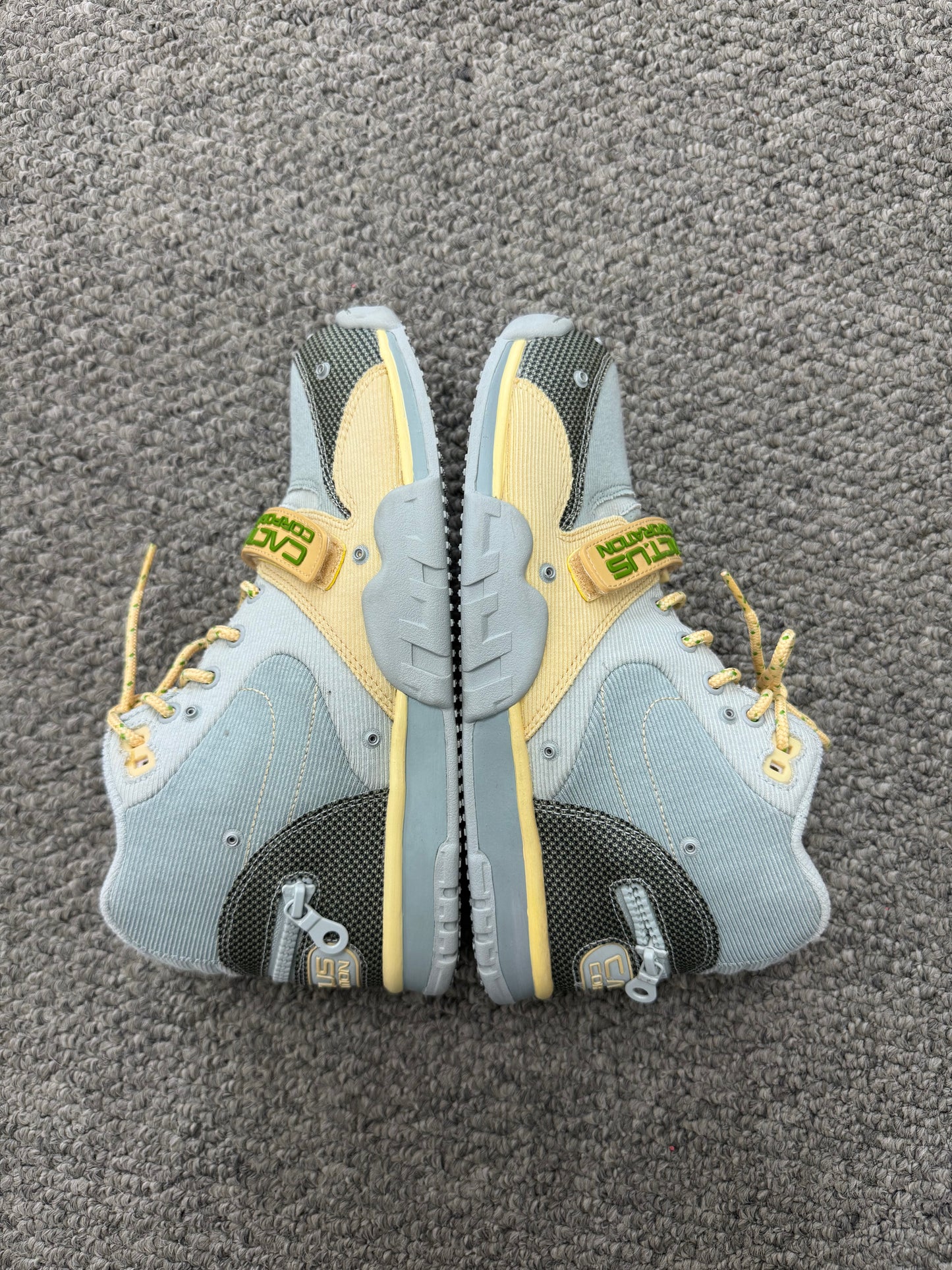 Air Trainer Travis Scott Grey Haze (Pre Owned) no box