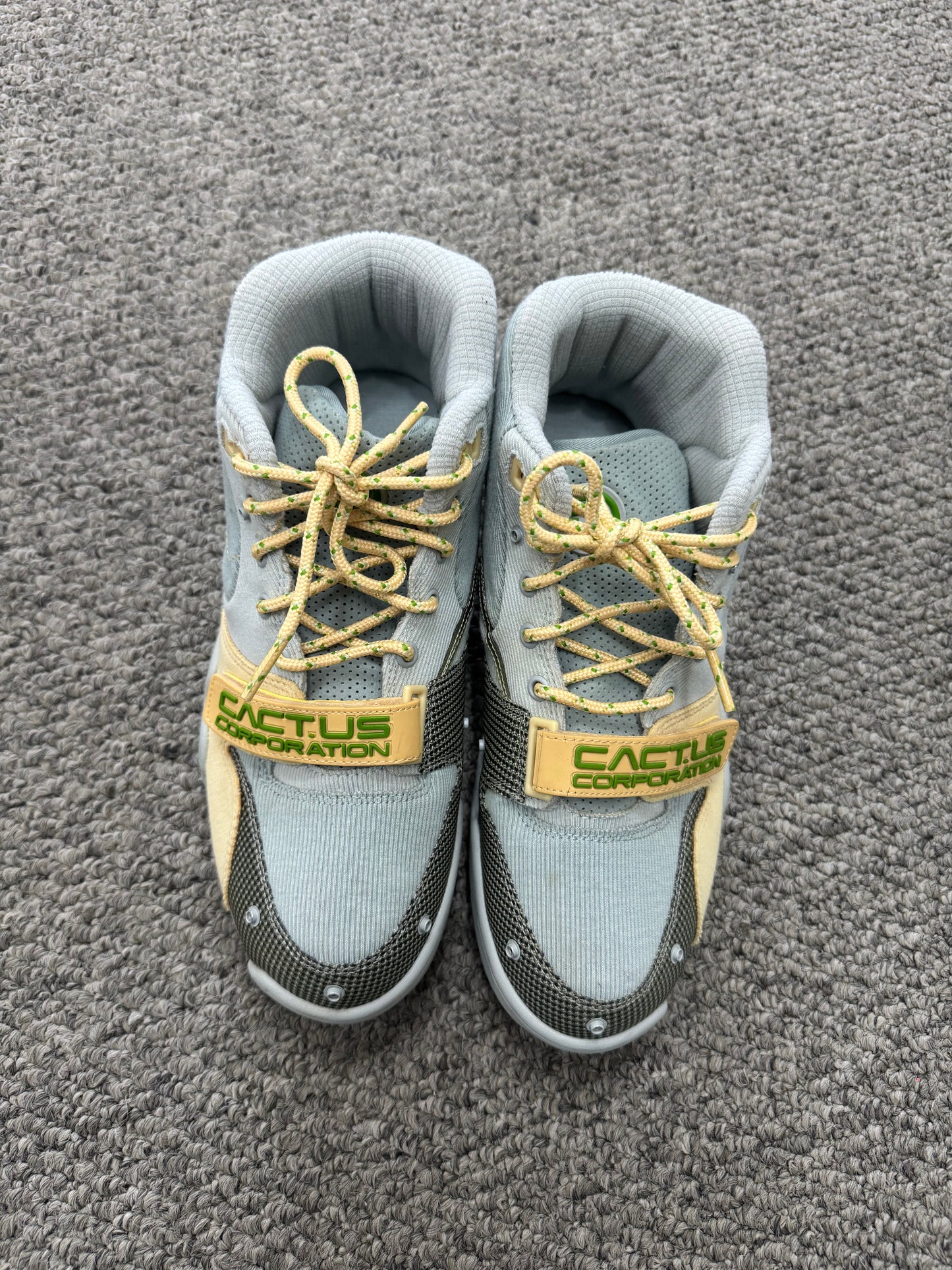 Air Trainer Travis Scott Grey Haze (Pre Owned) no box